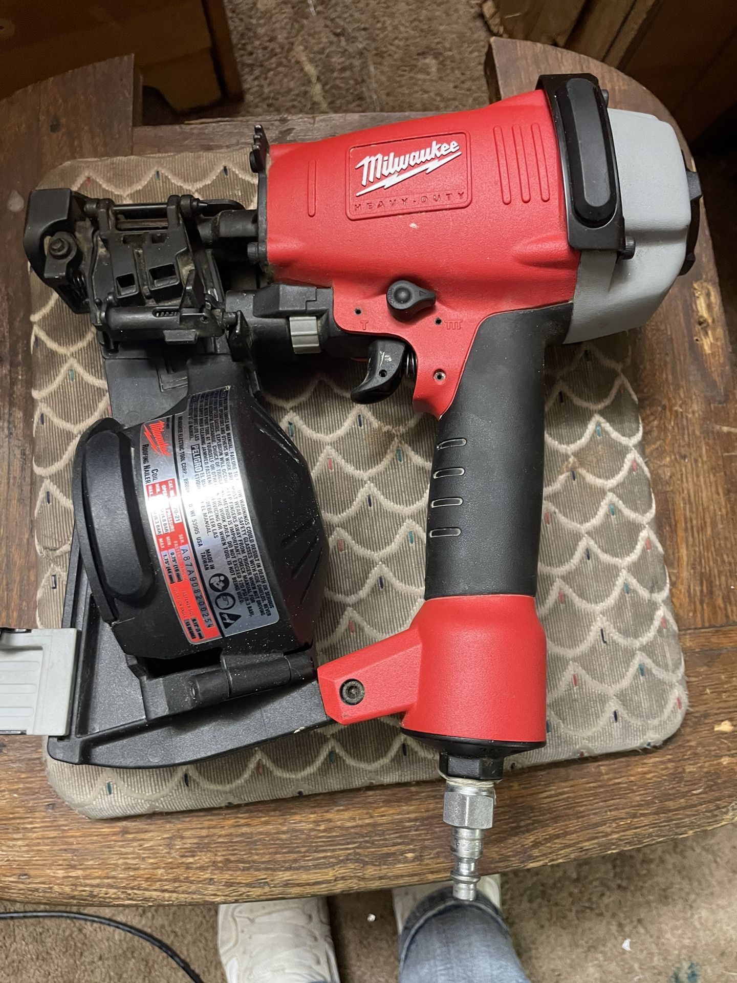 Milwaukee Roofing Nail Gun