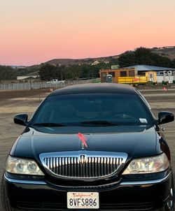 2006 Lincoln Town Executive limousine 