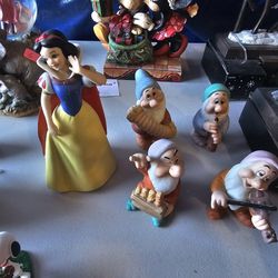 Disney's Snow White Figurine Set