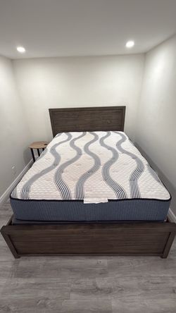 Queen Size Mattress – FREE