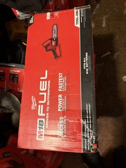 Milwaukee M18 8” Chainsaw 