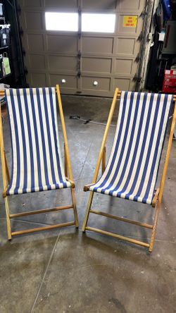 Blue & white striped folding outdoor/beach chairs