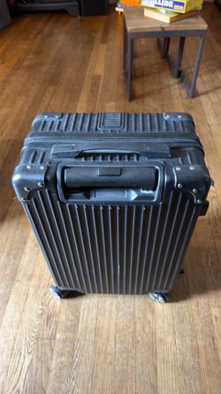Carry-on luggage bag