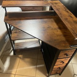 Corner DESK