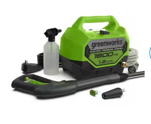 Greenworks 1800-PSI 1.2-GPM Cold Water Electric Pressure washer with 2 Spray Tips