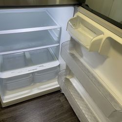 Top Freezer Refrigerator 