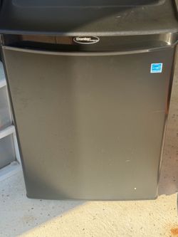 Refrigerator portable) room size