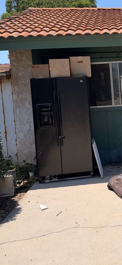 FREE FRIDGE NEED GONE TODAY DOES NOT WORK