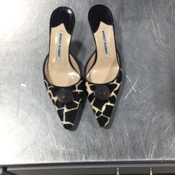 MANOLO BLAHNIK POINT TOE HEELS