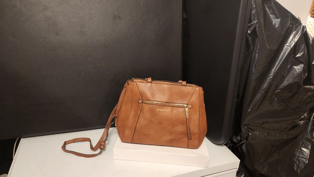Brown Leather Handbag With Gold Zipper 