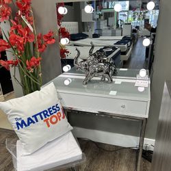 Make Up Vanity Dresser Glossy White ( Only 20 Down)