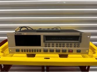 Classic Alesis LX20 20-Bit ADAT Type II Digital Audio Recorder with Remote Control
