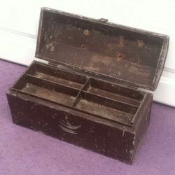 Metal tool box