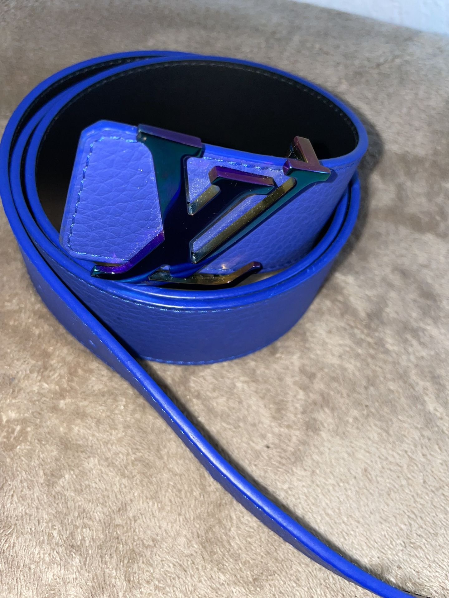 Blue Men’s Louis Vuitton Initials Reversible Belt Comes With Box Dust Bag and Receipt.