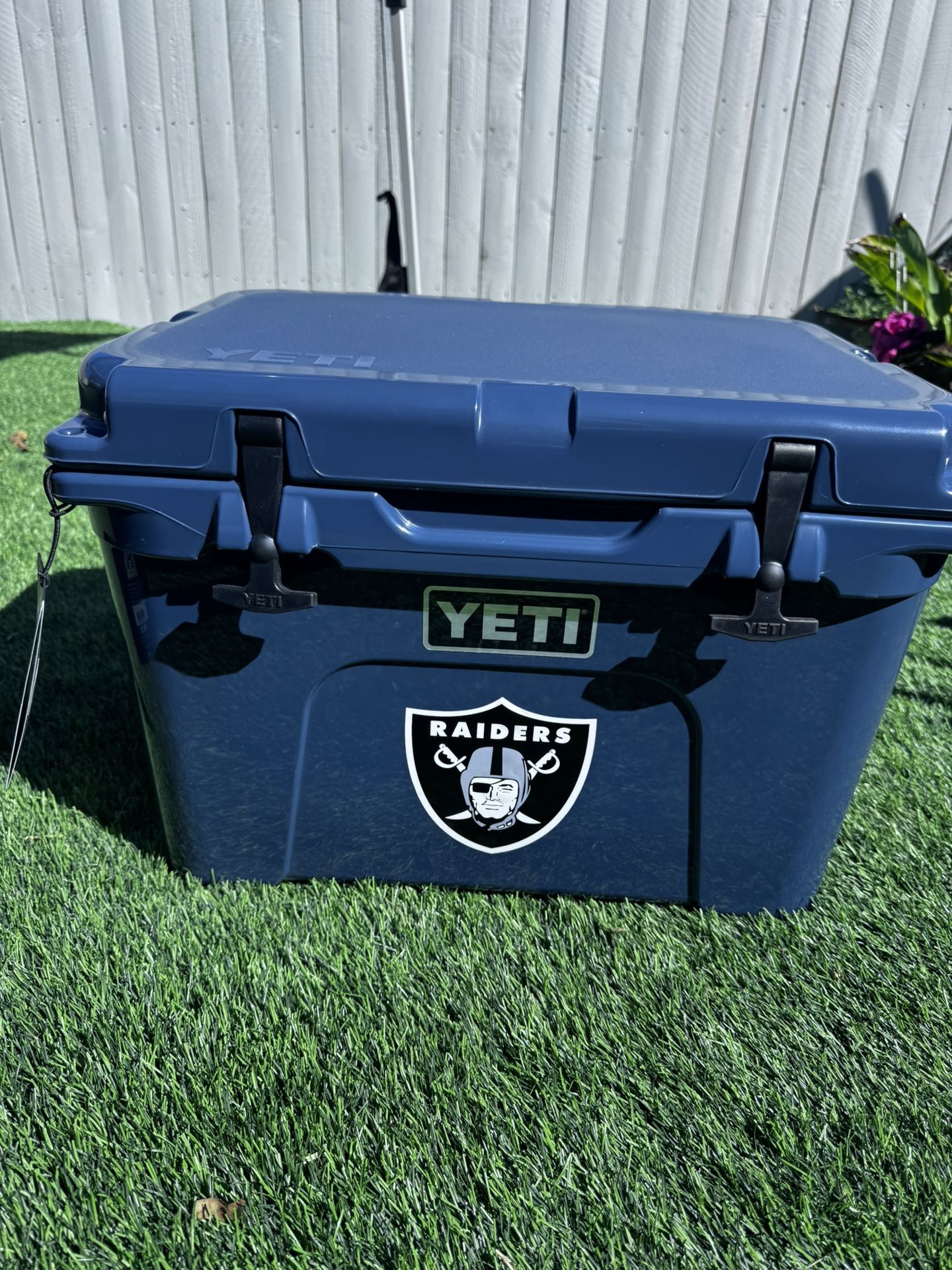 Yeti Tundra 35 Navy Blue Raiders cooler