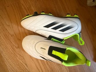 Kids soccer cleats
