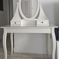 Circle Dresser Mirror In White