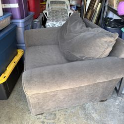 Free Club Chair - Must Pickup