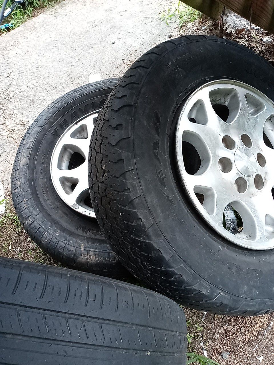 2 used Chevy Tahoe 17 in rims and tires