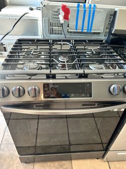 Samsung slide in stove (delivery+install available) Width 30”