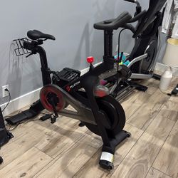 Peloton Bike With Screen And Courses 