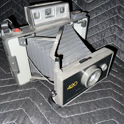Vintage 1970s Polaroid Land Camera