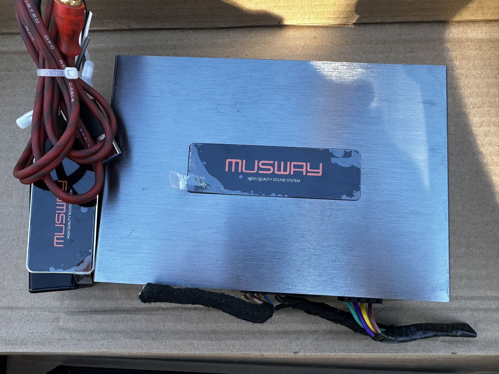 MUSWAY M4 - 32 Ch EQ / 4 Channel Amp 500W