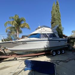 1987 Bay liner Cabin cruise With 3 Axel Trailer