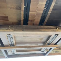 Adjustable dining room table 