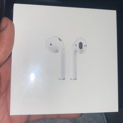 Airpods With Chargin Case