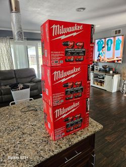 Milwaukee 18v Drill Set New