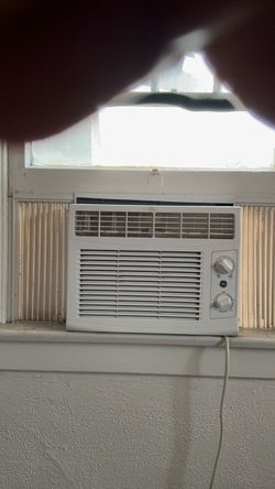 2 Window air conditioners 5000 btu