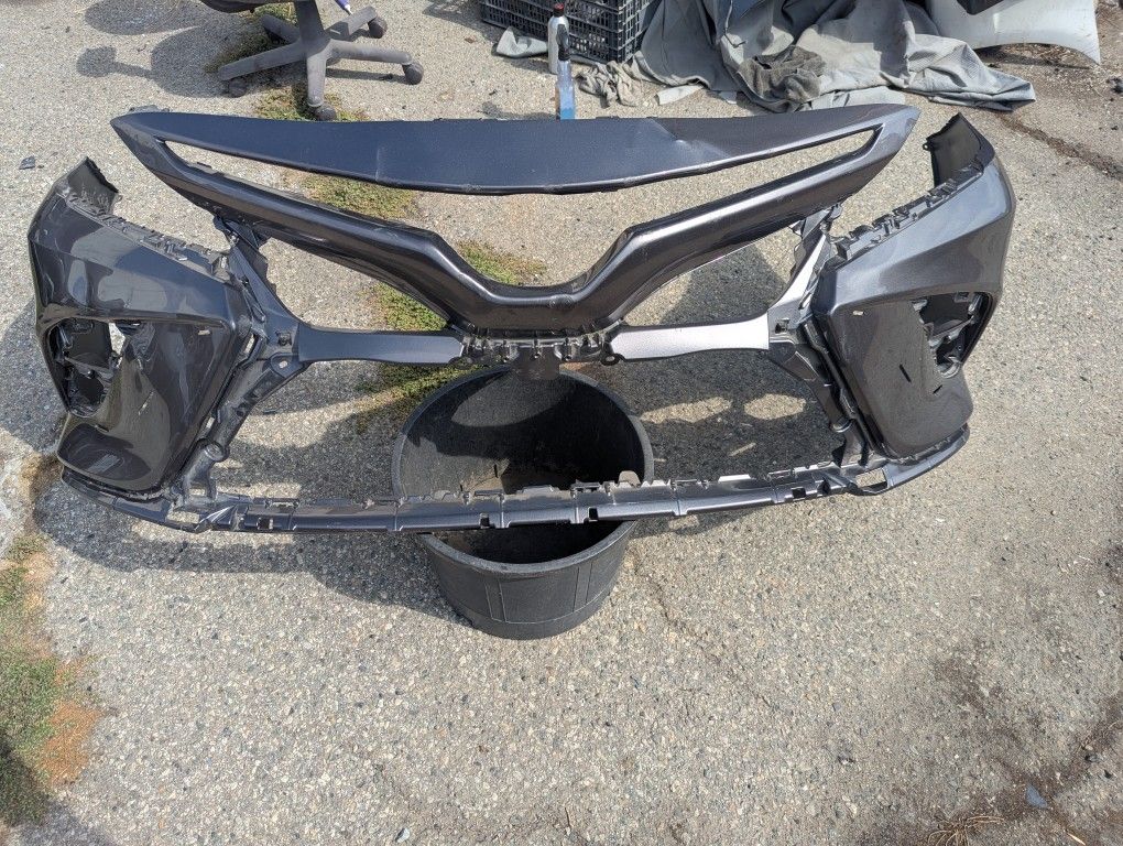 18-23 Toyota Camry SE/SXE/Hybrid Front Bumper