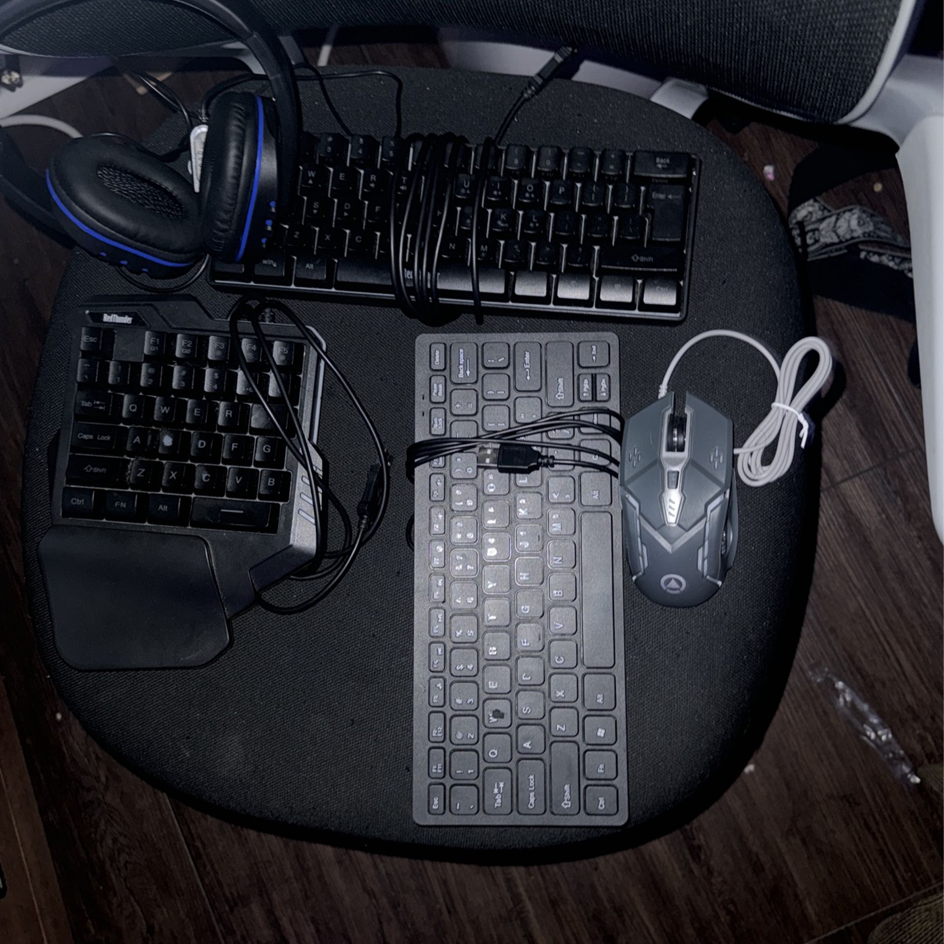 2 RedThunder Keyboards, G5 Keyboard & Mouse Set, Headphones
