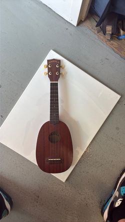Makala Pineapple Soprano Ukulele