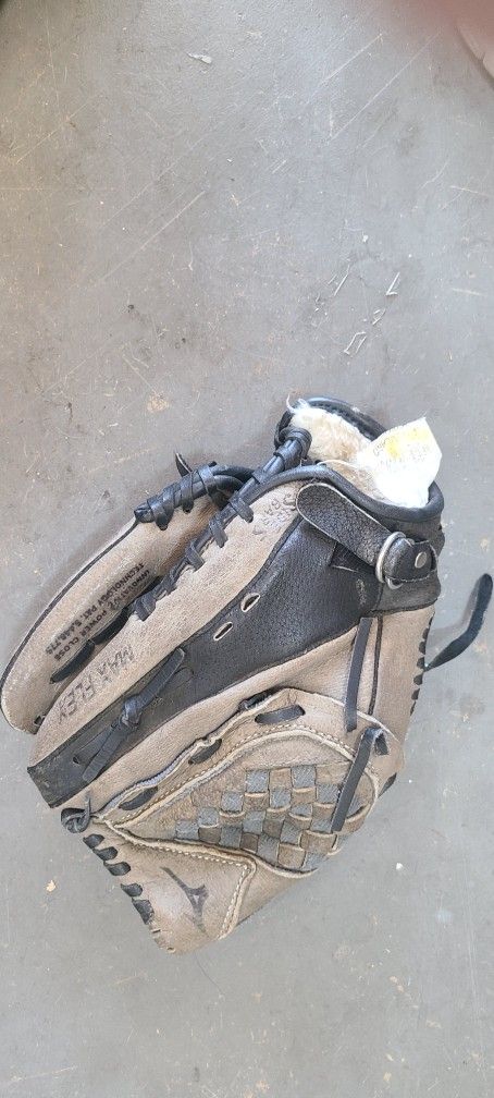 Kid's Baseball Glove