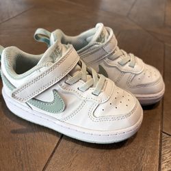 Nike sneakers for toddler size 7