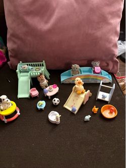 Bebés con accesorios de calico critters