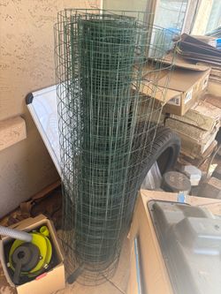 Green welded wire fence 4’x75’