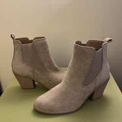 Tan Faux Suede Size 8M Booties   