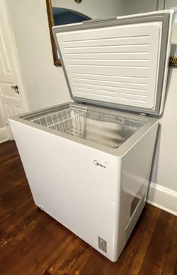 Midea Chest Freezer 7.0 Cu.ft (198L)