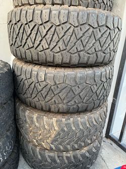 Vendo 37/13.50/R22 dos nittos y dos toyos por $300