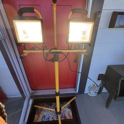 Dual Work Light Works Great. Folds Easy 