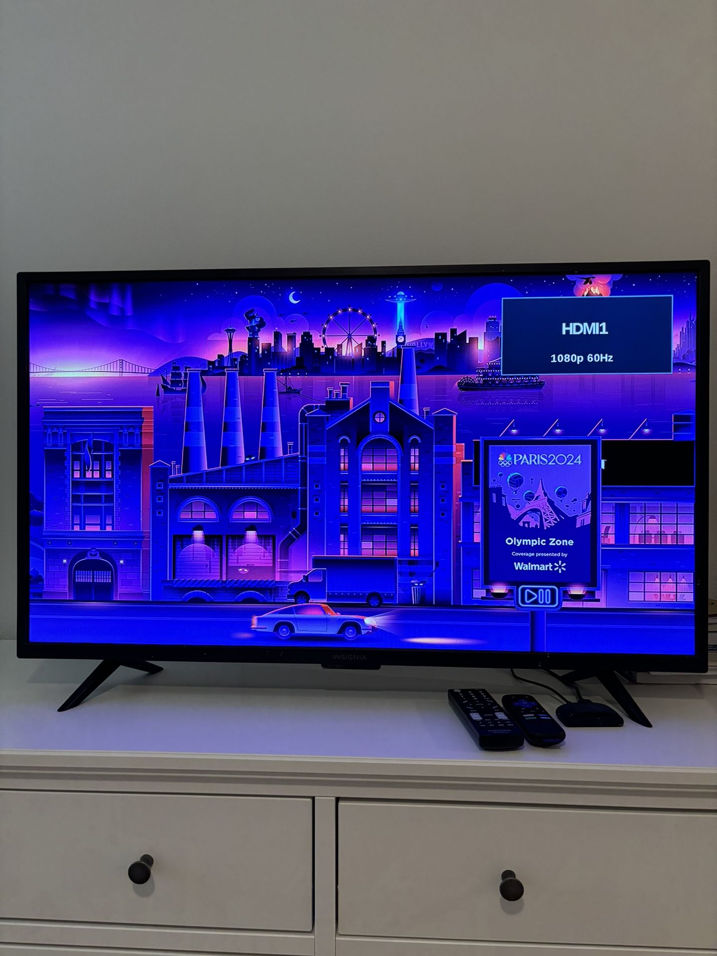 43 INCH INSIGNIA TV with ROKU streaming device! (LIKE NEW)