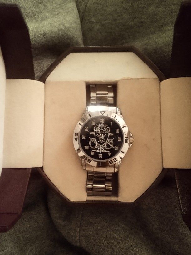 Raiders Watch $45