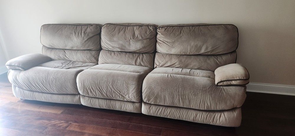 Free/ Power Reclining Sofa