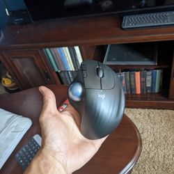 Ergo M575 trackball mouse new