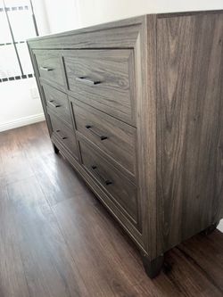 Dresser (Like New)