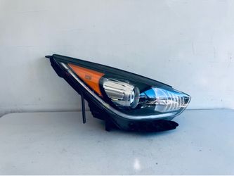 2017-2019 KIA NIRO RIGHT SIDE HEADLIGHT HALOGEN OEM  (527)