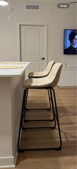 2 bar stools